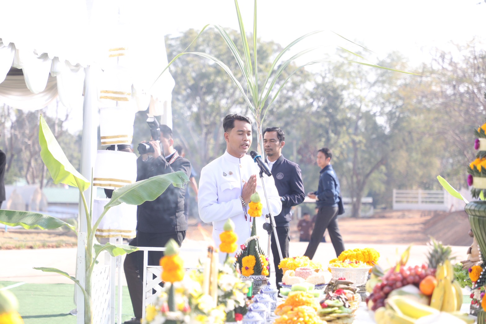 title - วันที่ 14 มกราคม 2569 ส.ป.ก. เข้าร่วมพิธีเปิดสำนักงานฯ พร้อมมอบเอกสารสิทธิ์ การใช้ประโยชน์ที่ดิน (ส.ป.ก.) และประชุมการติดตามการดำเนินงานตามแผนปฏิบัติการพัฒนาพื้นที่สถานีวิจัยการเกษตรและพัฒนาโครงการหลวงโนนดินแดง ณ จังหวัดบุรีรัมย์